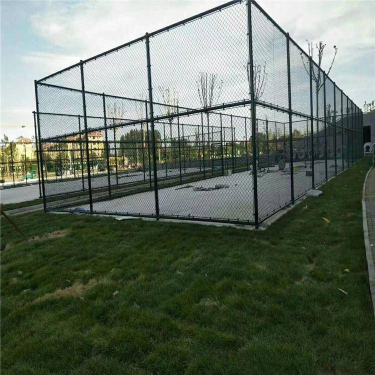 学校菱形孔勾花体育篮球场围栏 笼式足球场护栏网