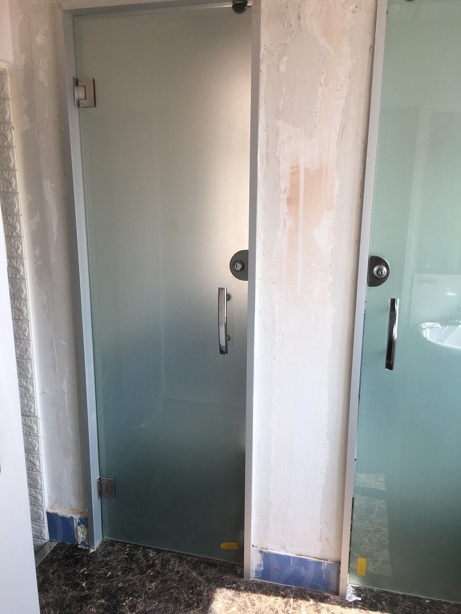 卫生间玻璃门维修 上海专业淋浴房玻璃门维修安装
