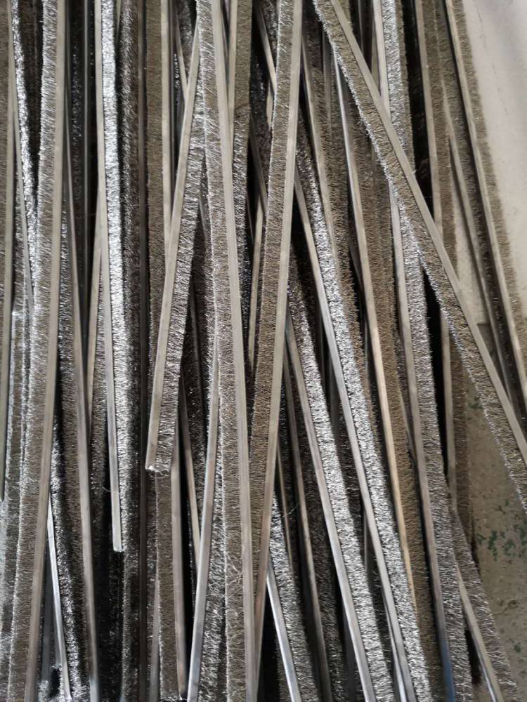 厂家供应钢丝滚刷工业钢丝毛刷辊除锈钢丝刷辊抛光打磨钢丝毛刷滚
