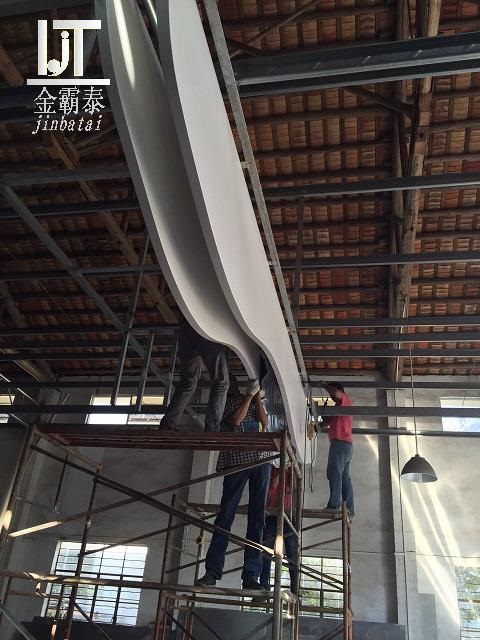 氟碳金色铝吊顶费用可带施工队 U型方管天花 价格优惠