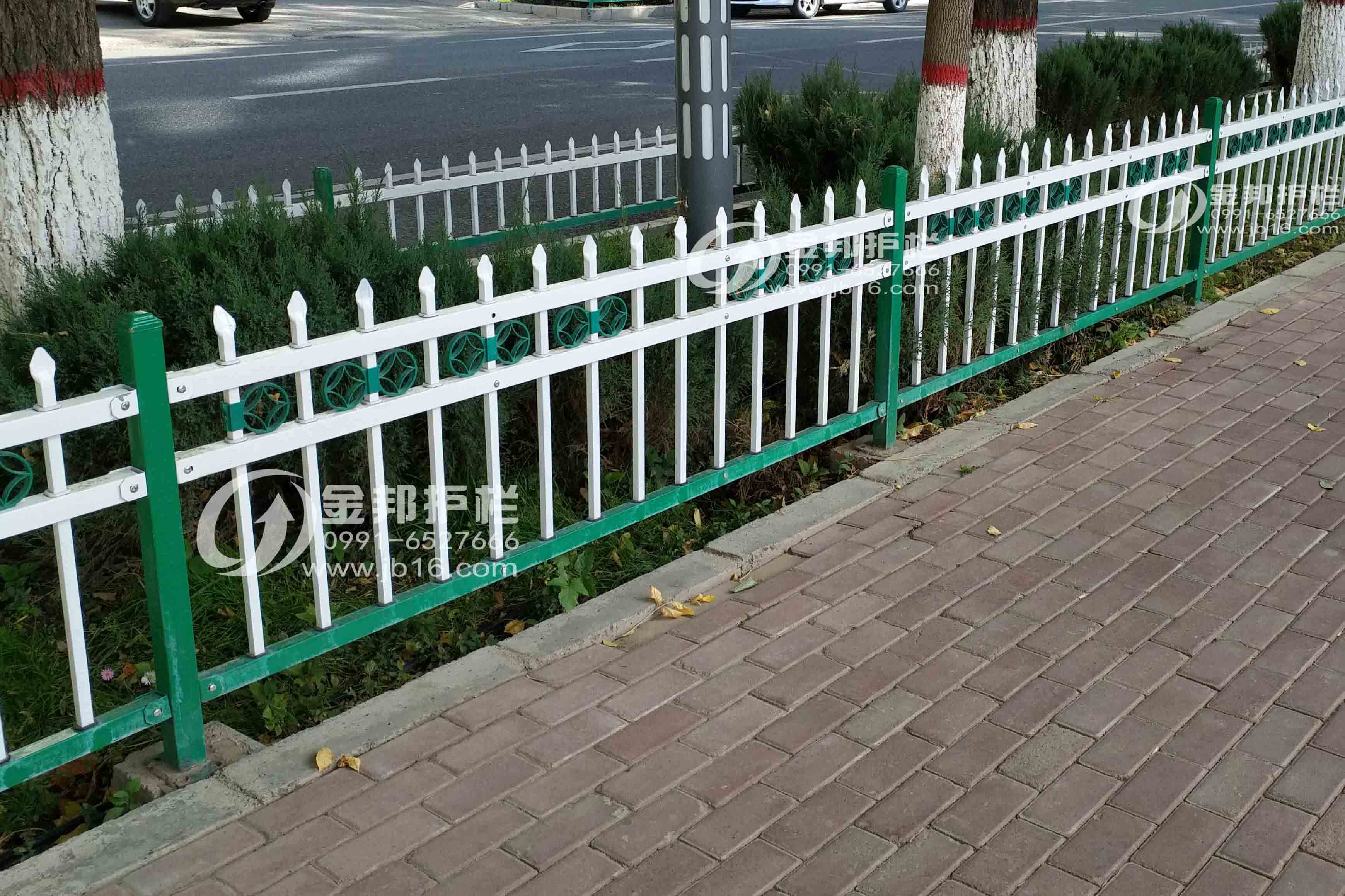 新疆护栏厂家供应草坪护栏绿化带围栏厂家直发