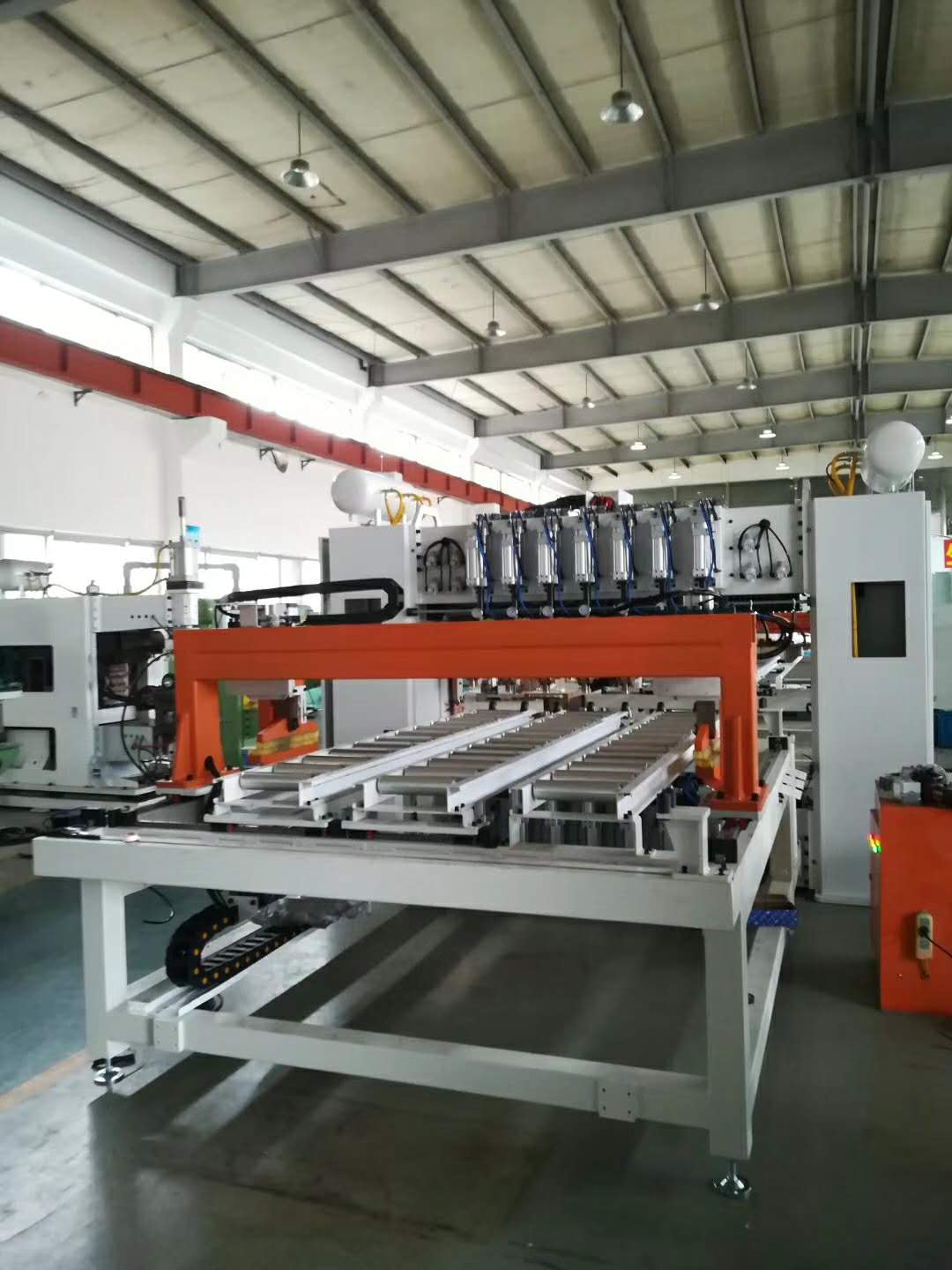 钢制板式散热器龙门多点焊机-钢制板式散热器龙门焊机生产线-上海豪精直销