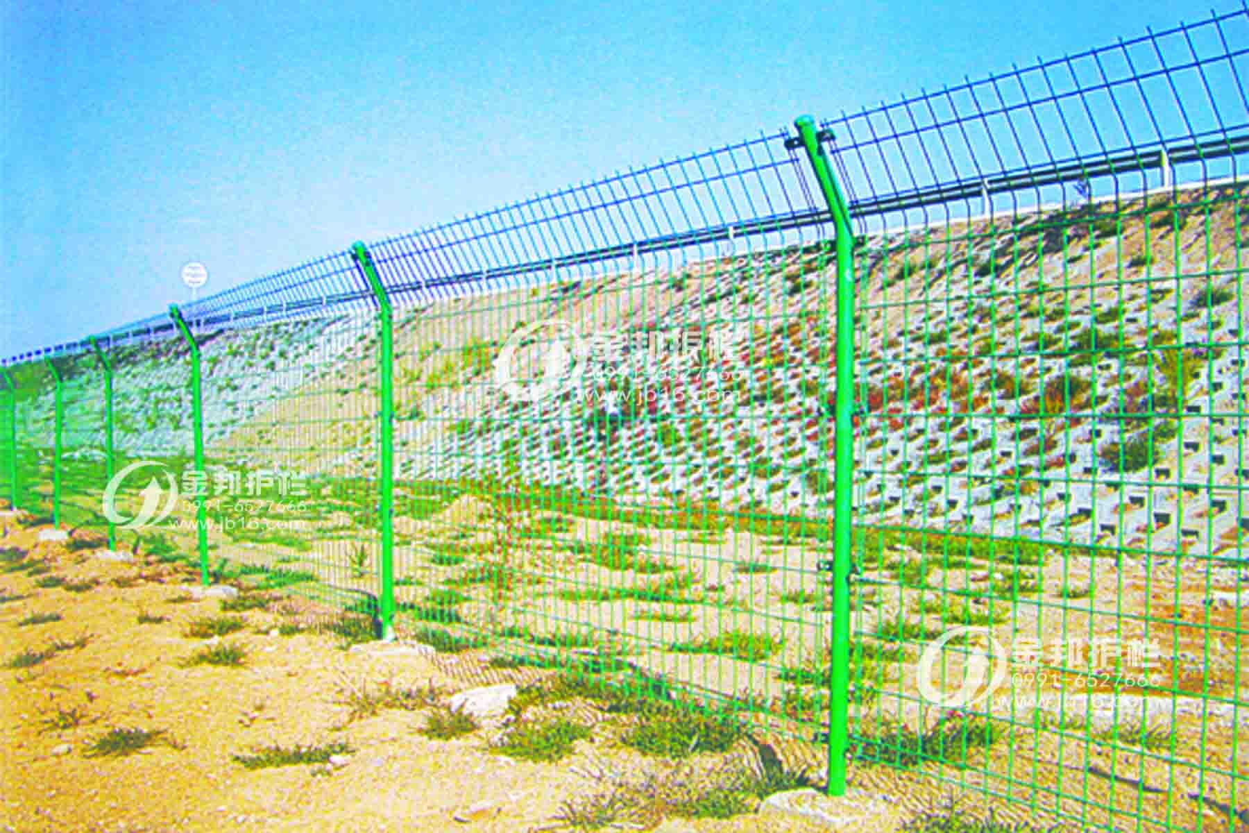 新疆护栏厂家供应浸塑护栏网围墙网防护网