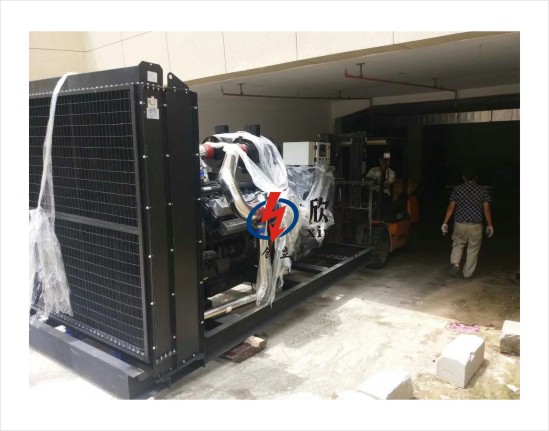 珠海承接发电机安装工程 珠海小区720KW应急发电机组进场
