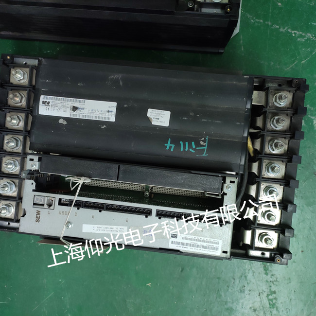 SEW赛威变频器维修故障 MDV60A0022-5A3-4-00炸机 上错电修理快