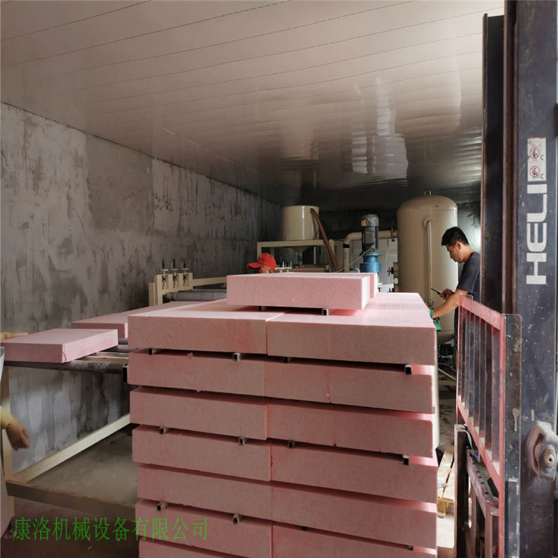 外墙硅质板设备改性聚苯板生产线