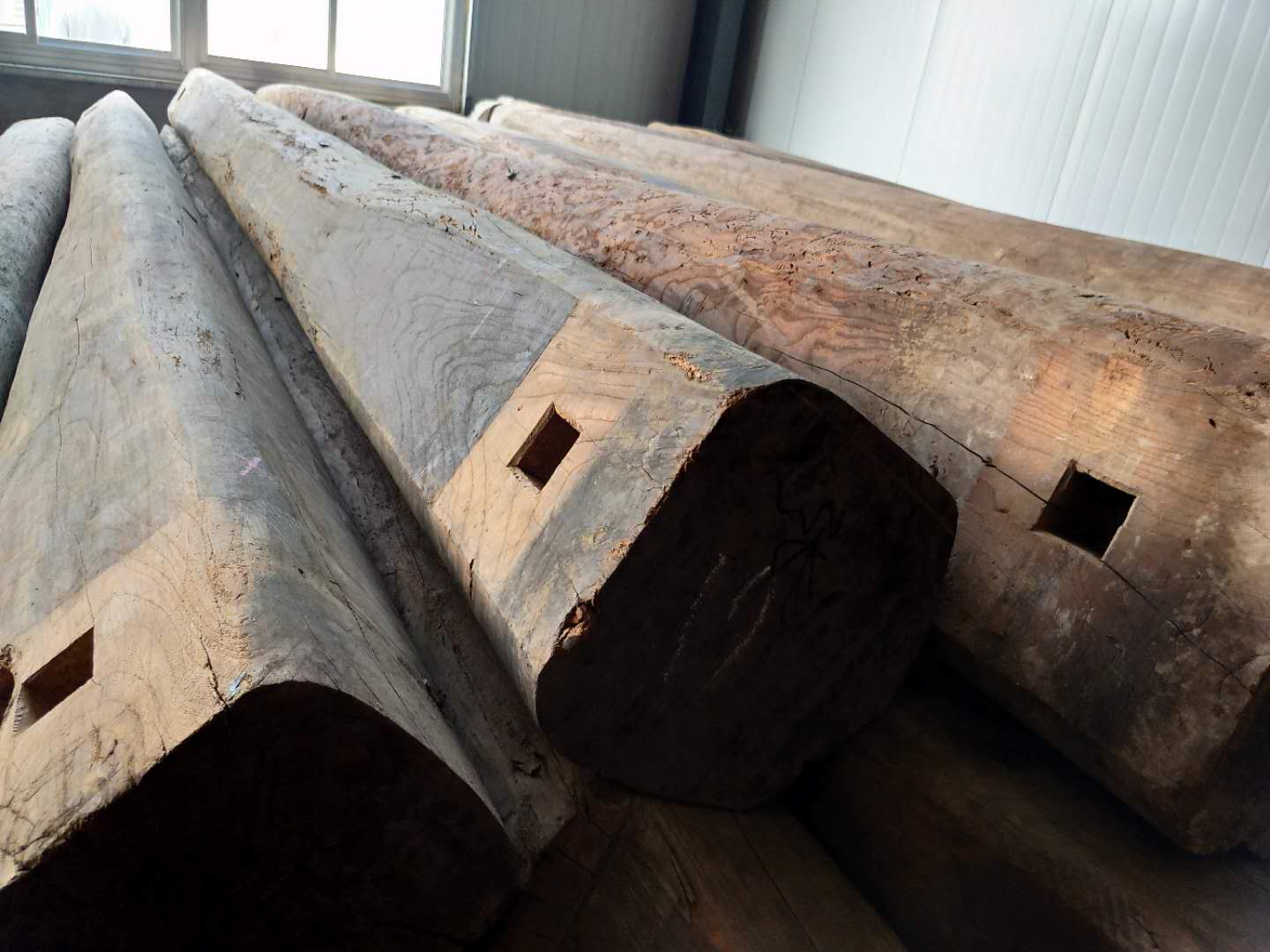 福建风化老榆木板材定制加工 老榆木楼梯板 批发报价