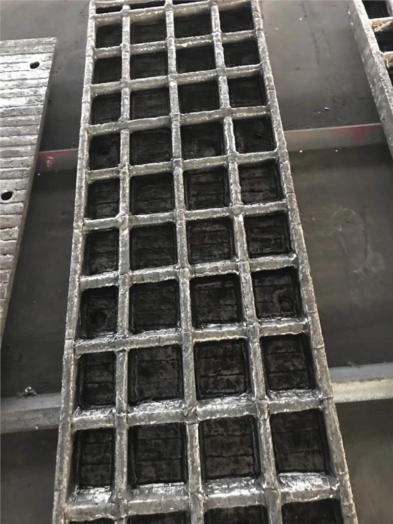 洗煤厂溜槽堆焊耐磨衬板复合耐磨衬板碳化铬耐磨衬板