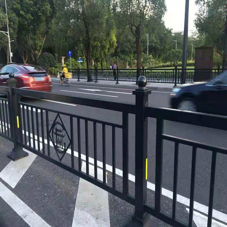 广东广州标准花式带logo护栏**交通中心隔离马路栏杆防护网围挡
