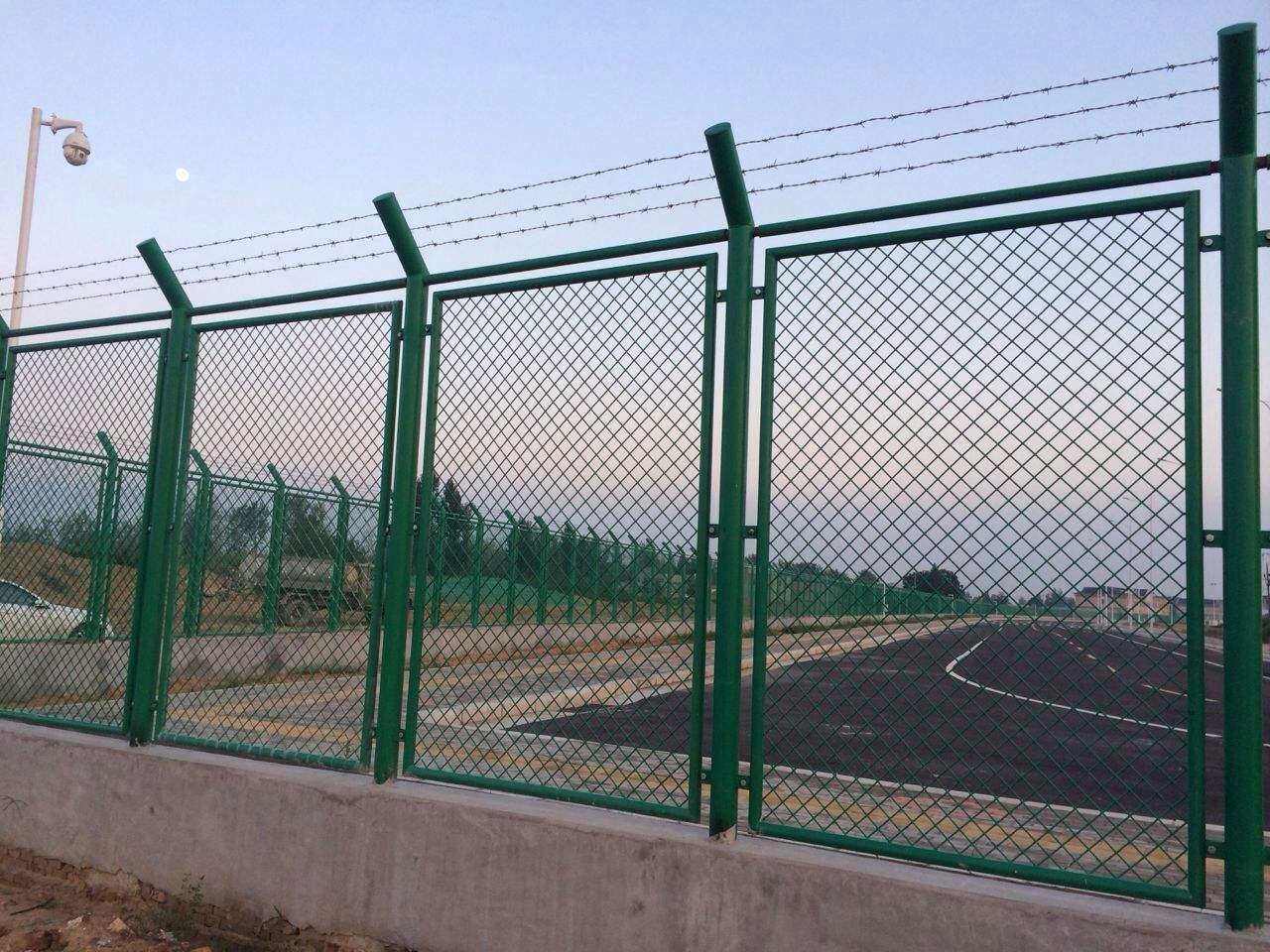 高速公路护栏网防护网隔离栅框架护栏网