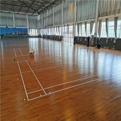 宇跃体育羽毛球馆木地板20mm枫木C级耐磨地板
