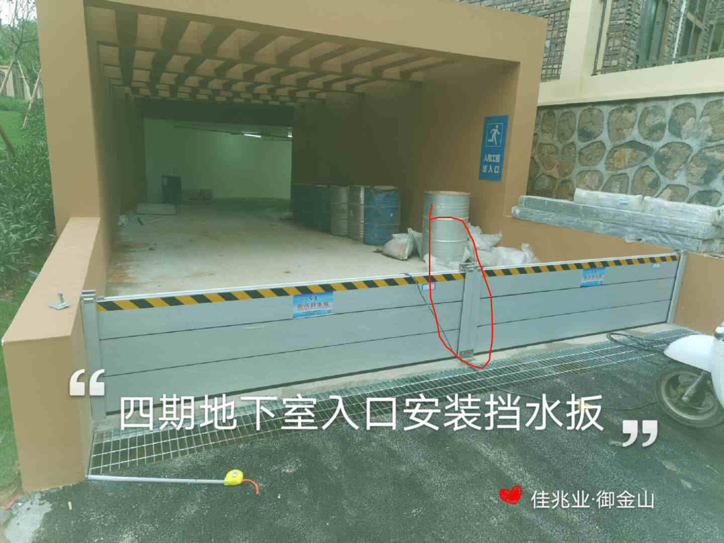 广东珠海小区安装防汛挡水板 铝合金挡水板 组合式挡水板安装效果
