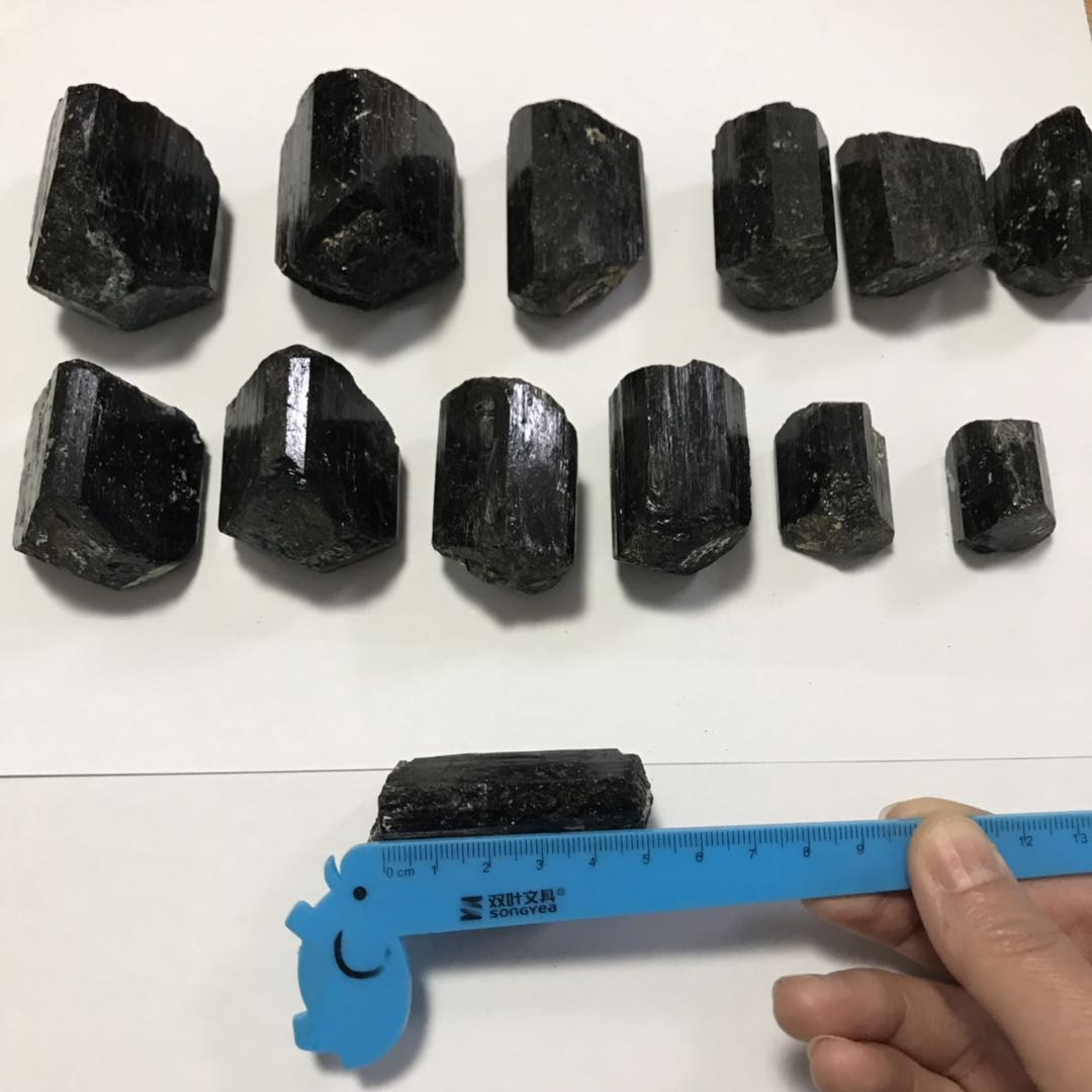 新疆单晶体电气石原矿托玛琳石黑碧玺石电气石厂家