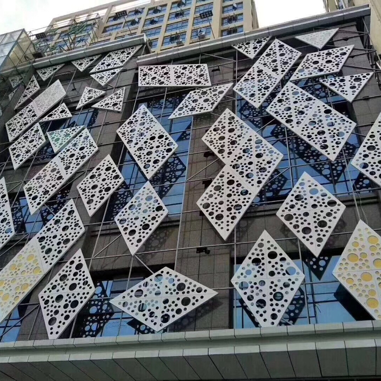中国银行外墙银灰铝单板金属质感