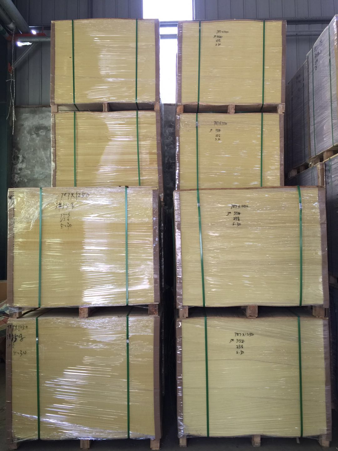 滕州青林纸业厂家直销米黄双胶纸65g防近视纸学生作业本纸