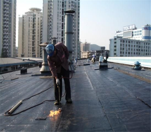 翠竹楼顶防水补漏 漏水维修 正规团队解决大小工程