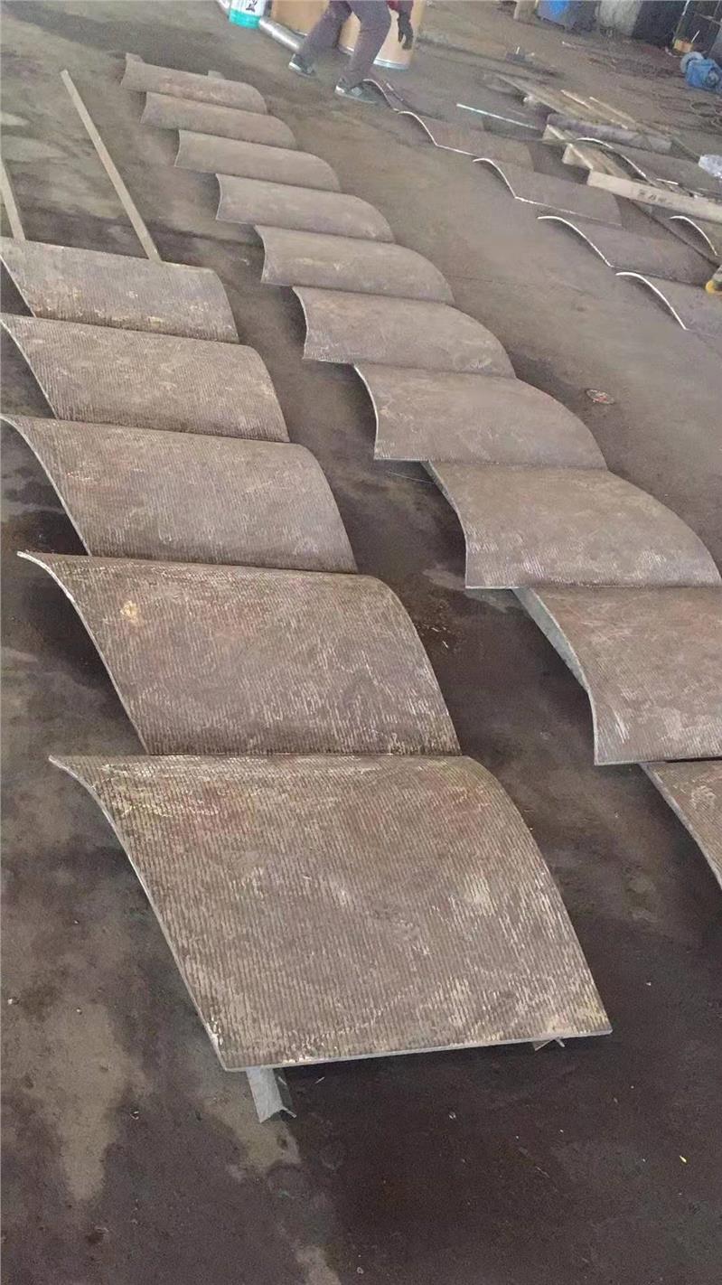 刮刀堆焊耐磨衬板复合耐磨衬板碳化铬耐磨衬板生产厂家