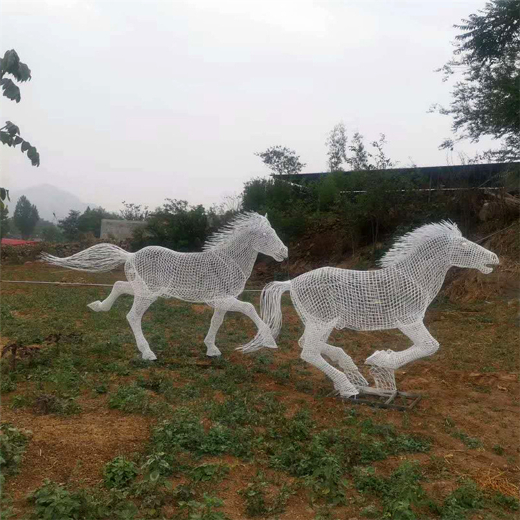 不锈钢抽象马雕塑