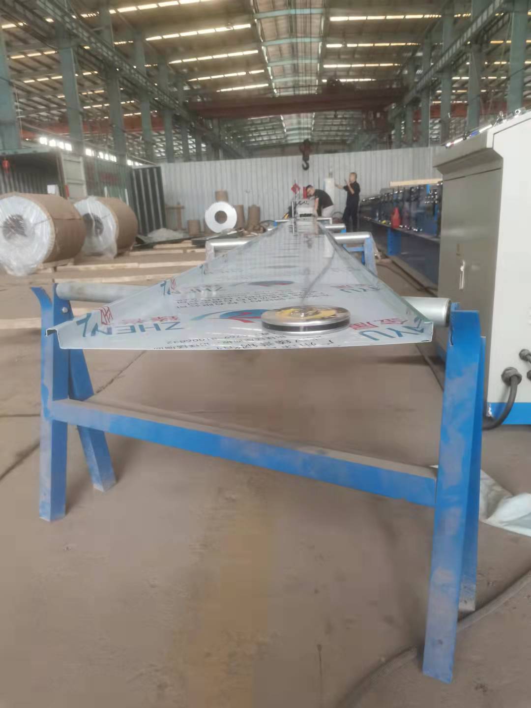 供应江西九江市0.9厚氟碳漆65-430型铝镁锰屋面板