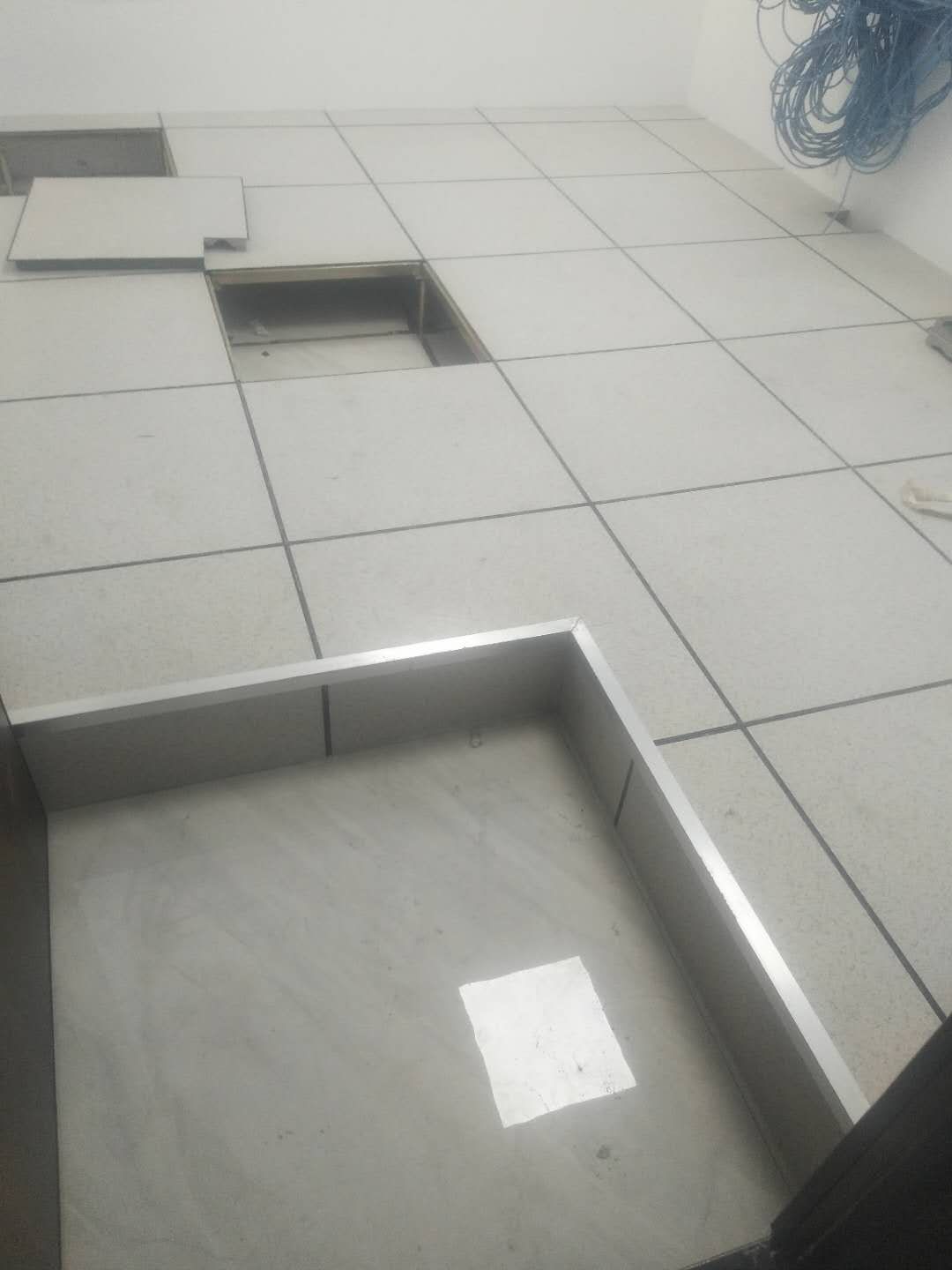 咸阳民族学校全钢防静电地板铺设标准铜皮甲方验收规范