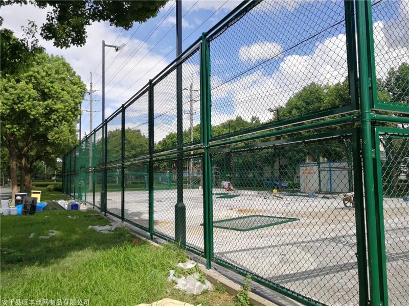 专业生产安装勾花护栏、体育场围栏30年老厂值得信赖