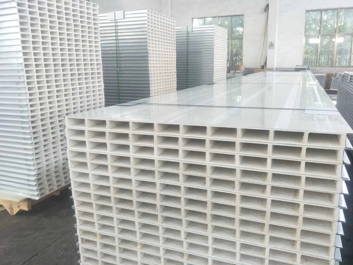 实验室改造 江阴防火一小时中空玻镁板屋面加盖 彩钢板隔断