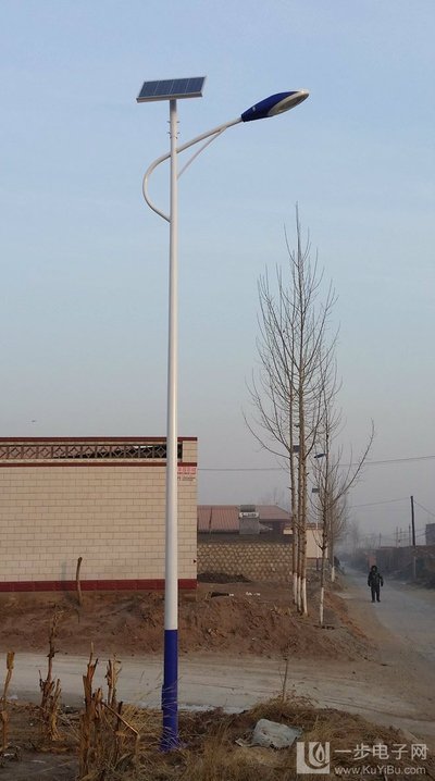 新农村建设5米6米7米高亮度太阳能LED路灯