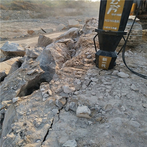 埋管道挖沟碰到岩石用什么机械