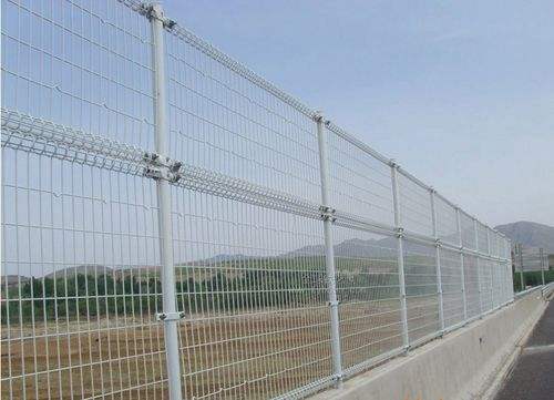 梅州电缆沟盖板复合1000双圈护栏网款式铁路护栏网包塑铁线安全永驻护栏大户