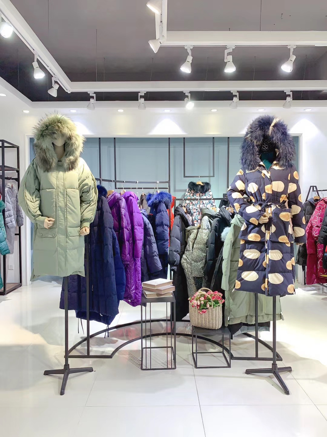 北京品牌摩多伽格20冬羽绒服品牌折扣女装尾货批发