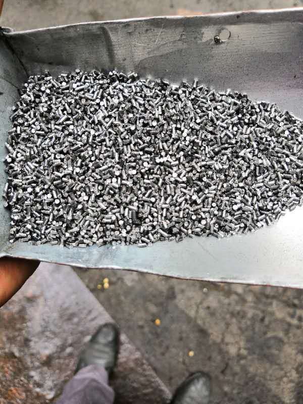 钢丝切丸是使用钢丝切成的丸粒,钢丝切丸采用精选的原材料废钢
