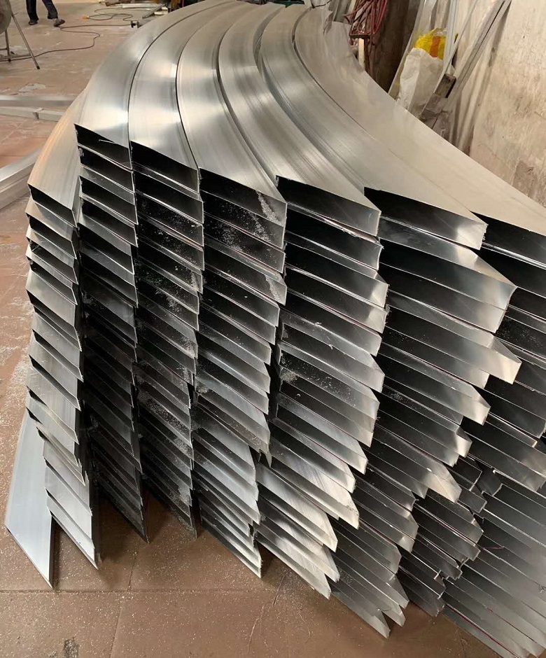 不规则形状铝方通 青海供应弧形铝方通厂家