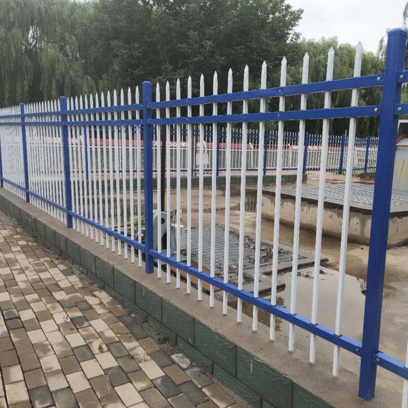 现货供应耐腐蚀 宏特1.8米三横梁锌钢围栏栏杆 供电站防护栏杆