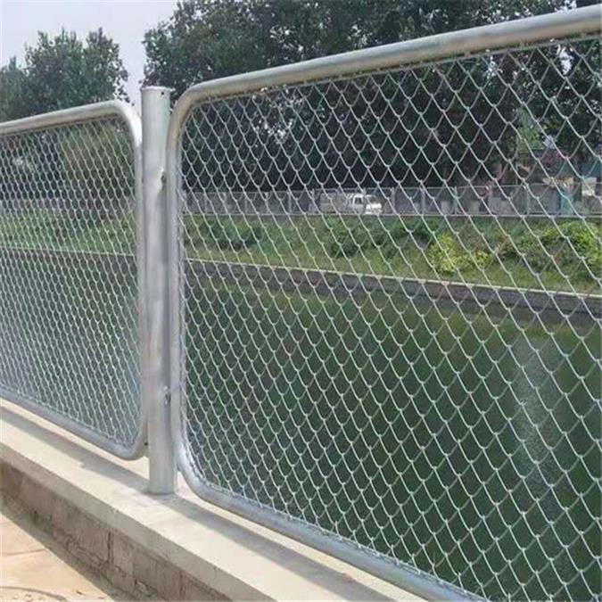 体育设施围网 球场围栏网批发 钢架网