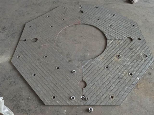 滑运斜面碳化铬复合耐磨衬板厂家直供