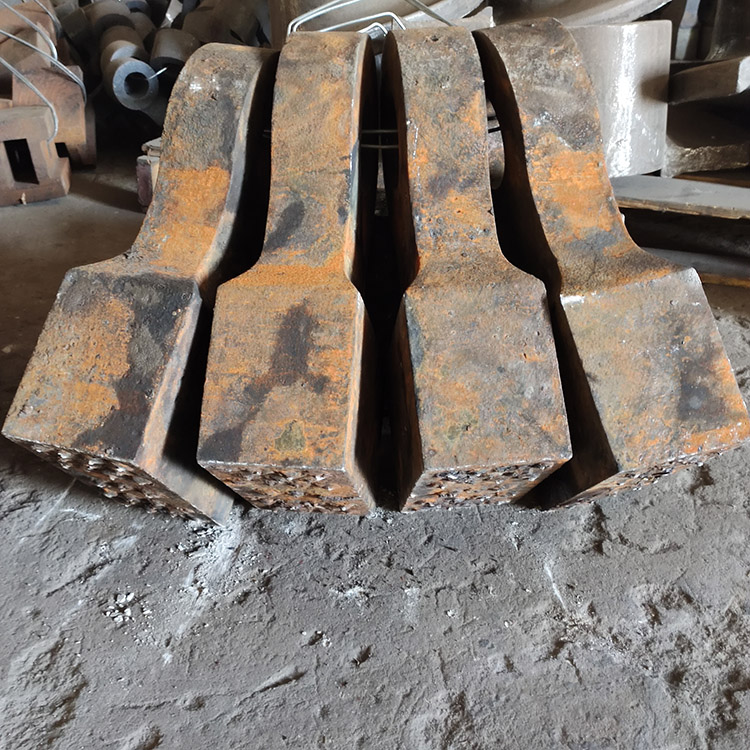 矿山破碎机锤头耐磨制砂机碎石机高锰钢高铬钨钛合金板凳方锤
