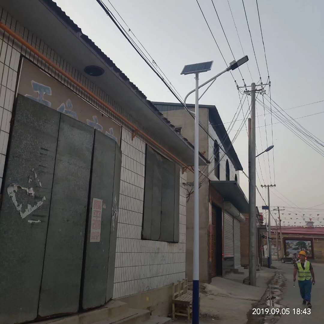 河北邯郸英光6米30w太阳能路灯