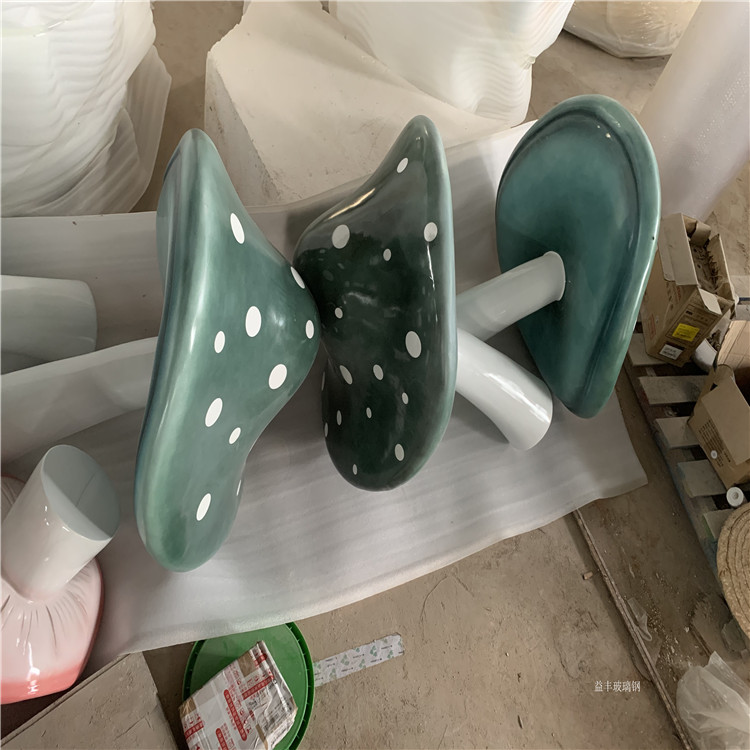 南宁厂家生产雕塑玻璃钢动漫雕塑 小兔子雕塑 可定制