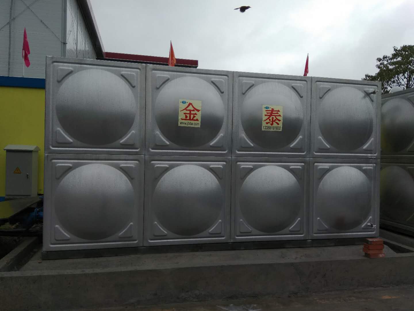 重庆黔江区方形不锈钢拼装水箱 变频成套水箱 按需定制_成都金源泰供水设备