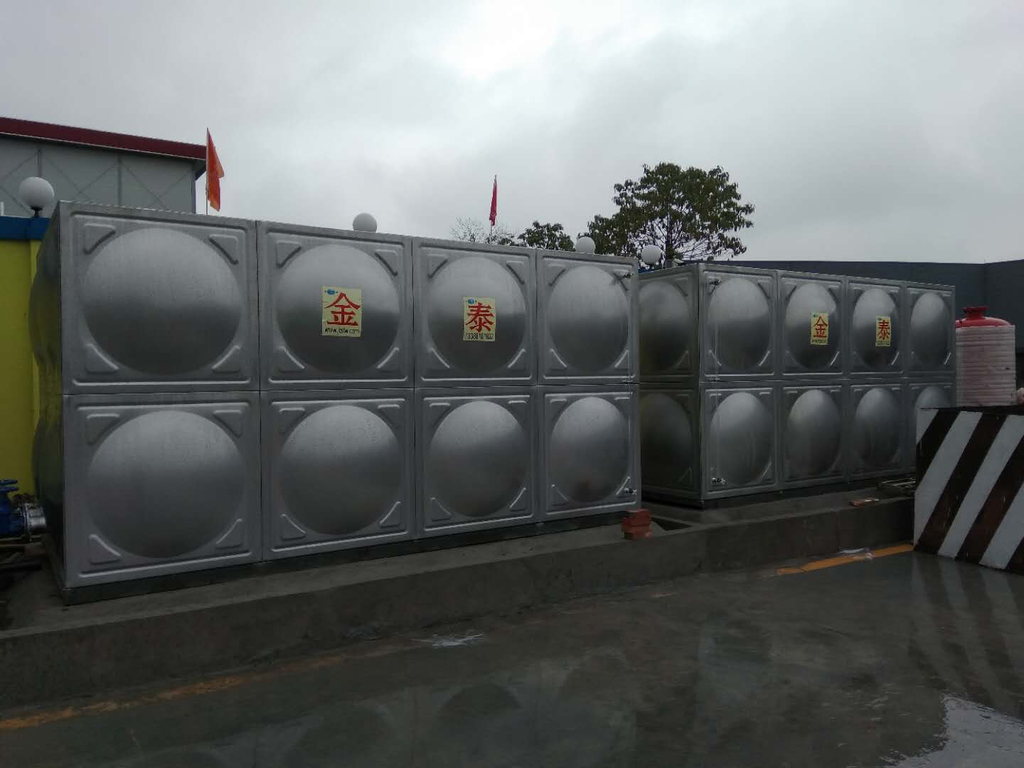 重庆黔江区方形不锈钢拼装水箱 变频成套水箱 按需定制_成都金源泰供水设备