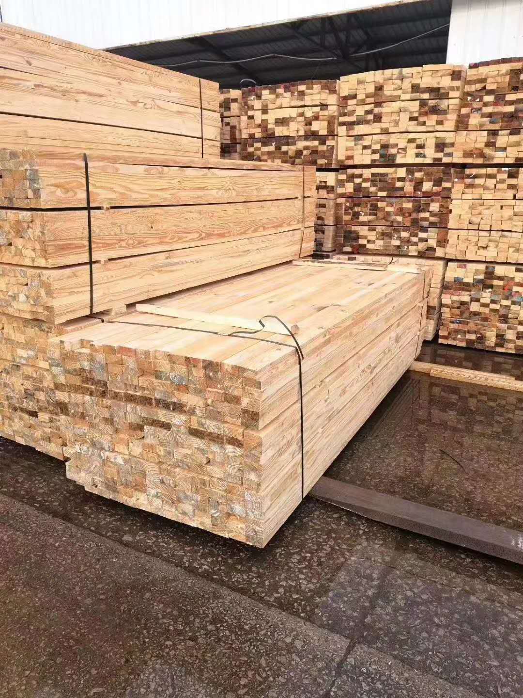 建筑木方价钱方木市场辐射松木方常用尺寸