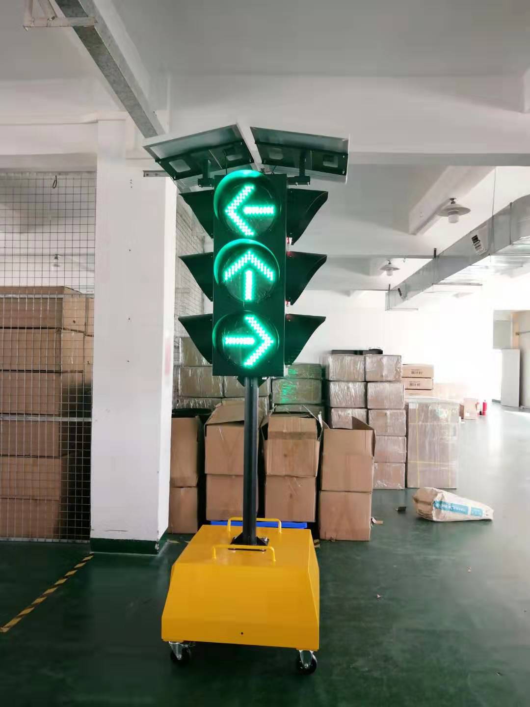 移动式太阳能交通信号灯 临时红绿灯 四面三灯三色箭头灯