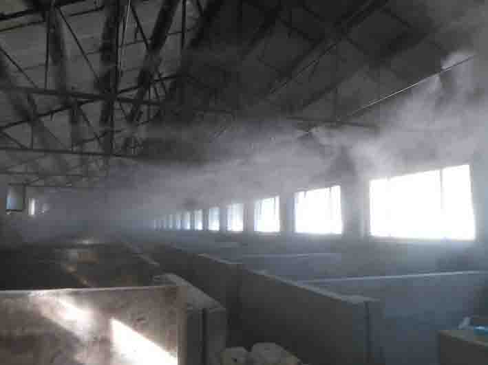 养殖场安装喷雾设备进行喷雾除臭消毒