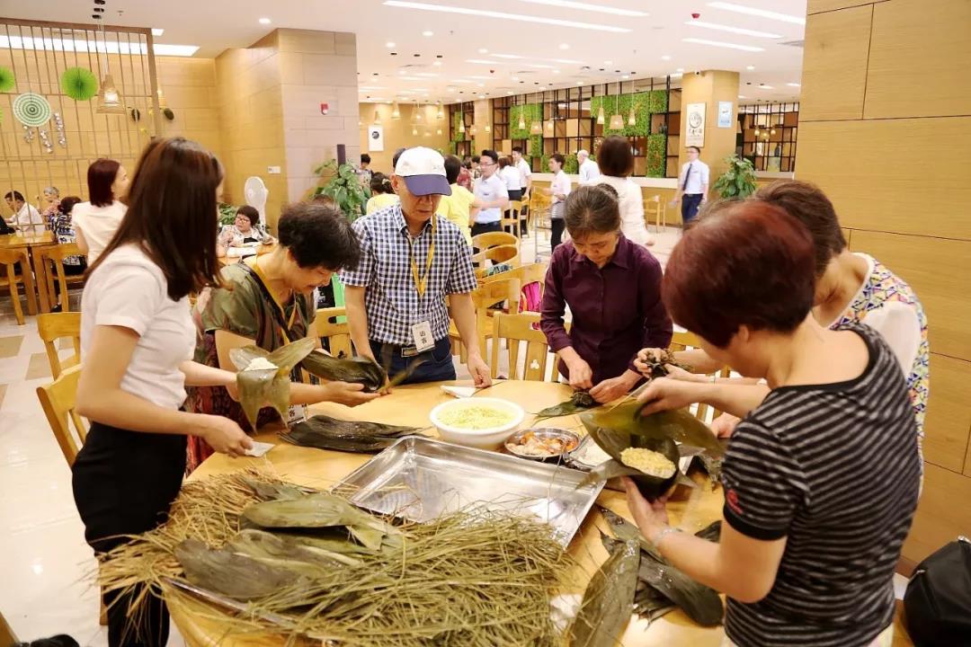赞成父母进养老院 疗养院 老人院怎样收费标准