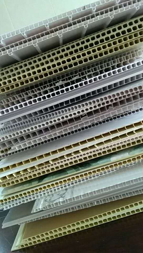 辽宁沈阳竹木纤维基材墙板碳晶木饰面大板格栅线条PVC扣板生产工厂，广泛应用于学校办公室