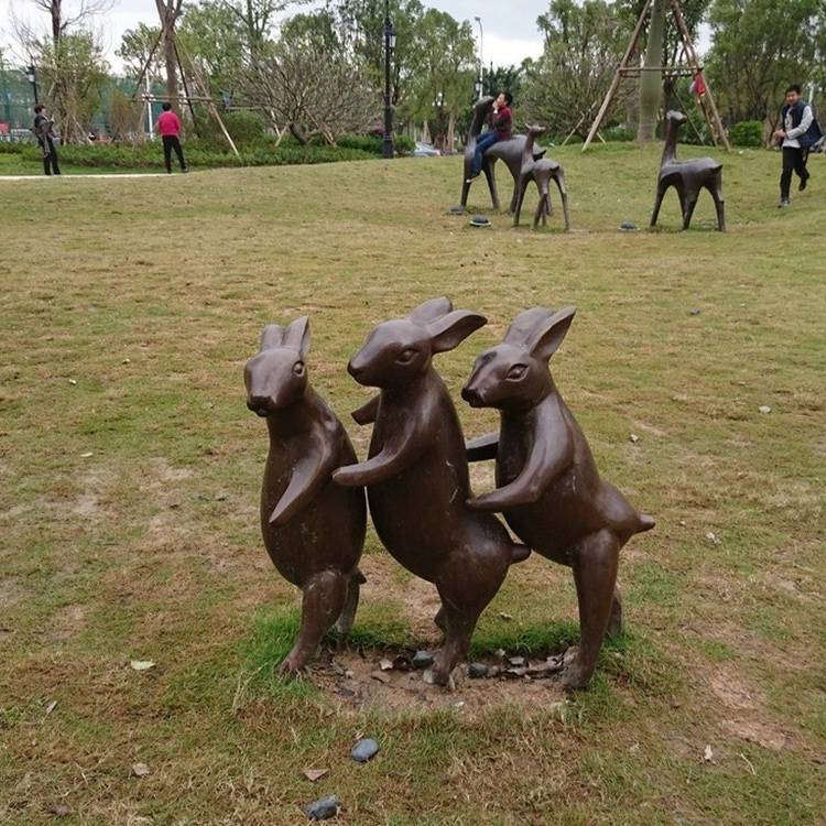 十二生肖兔子雕塑 铸铜动物兔子雕塑 广场园林景观雕塑