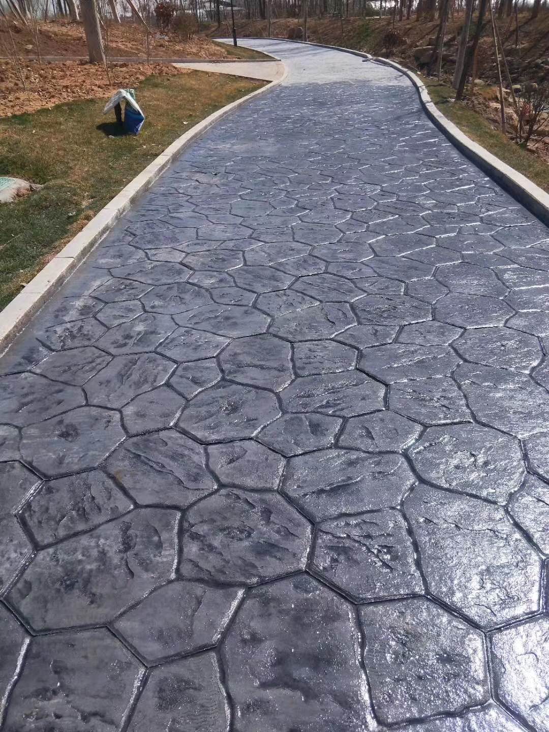 广西平果彩色水泥路面压花地坪施工流程