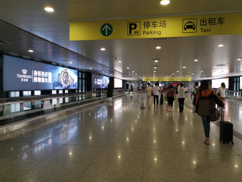 新郑国际机场GTC连廊灯箱