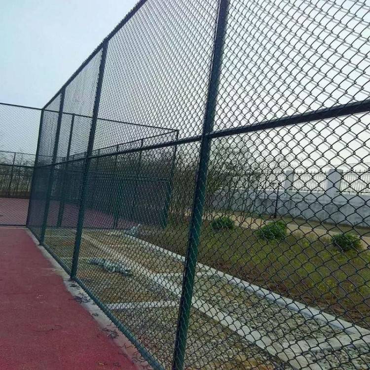 球场铁丝网围栏护栏网厂家 体育球场场护栏防护网价格