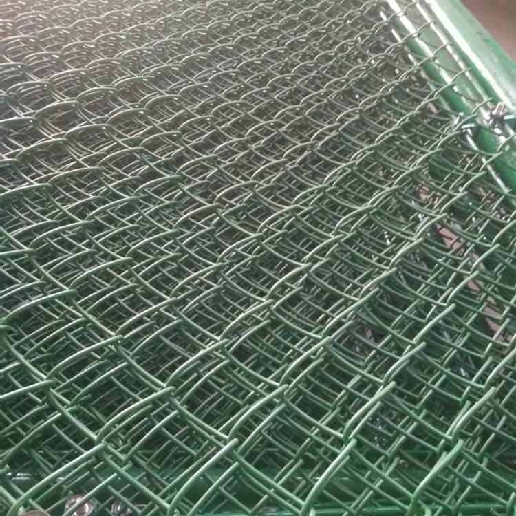 笼式足球场围网围栏报价 绿色球场围网隔离网厂家